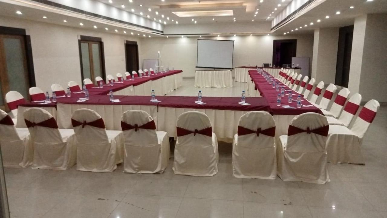 Shelter Hotel Lucknow Bagian luar foto