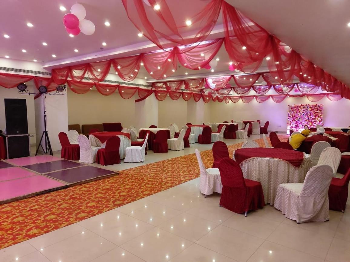 Shelter Hotel Lucknow Bagian luar foto