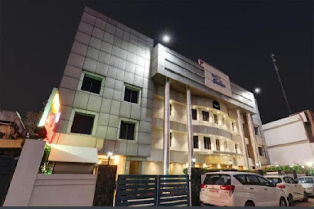 Shelter Hotel Lucknow Bagian luar foto