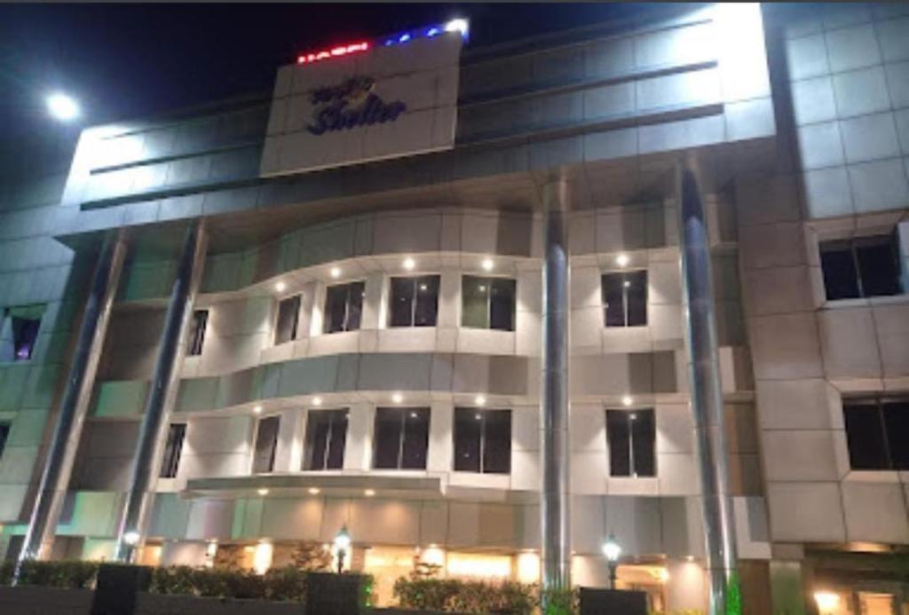 Shelter Hotel Lucknow Bagian luar foto