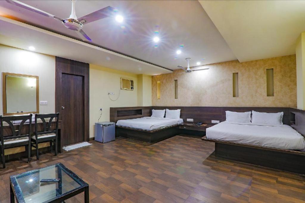 Shelter Hotel Lucknow Bagian luar foto