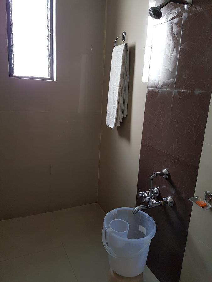 Shelter Hotel Lucknow Bagian luar foto