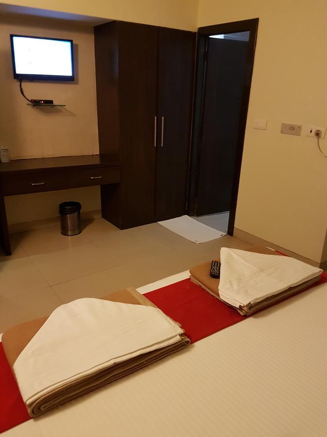 Shelter Hotel Lucknow Bagian luar foto